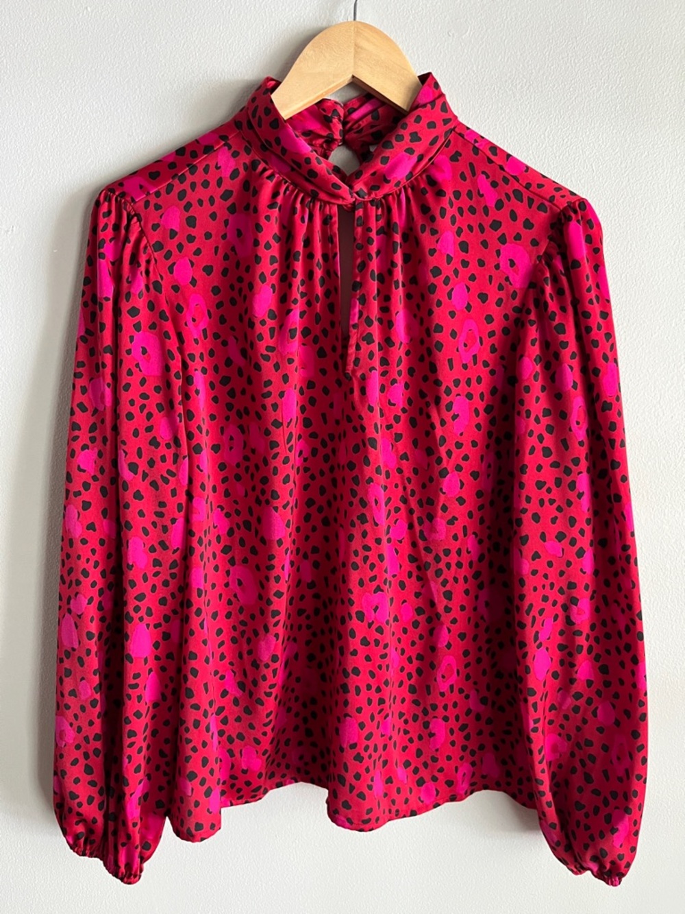 Nine West Red Pink Leopard Print Satin Blouse Tie Neck L NWT